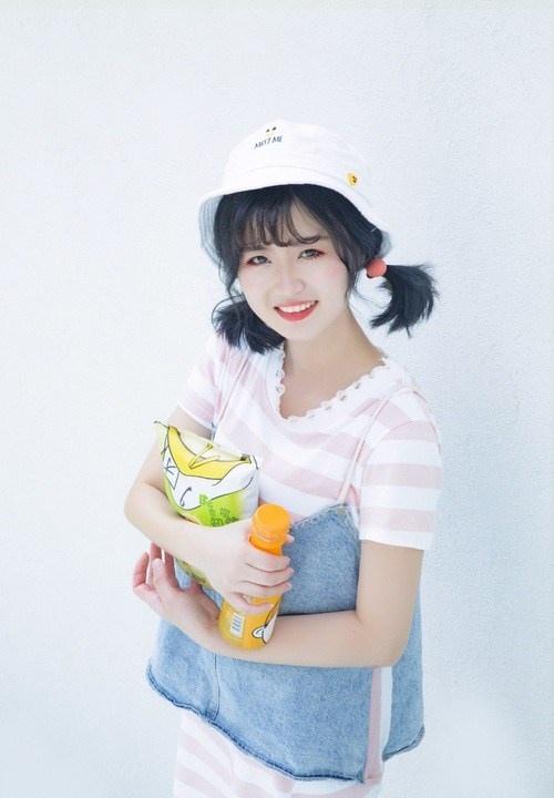 短發圓臉甜美笑容可愛萌妹活力寫真圖片