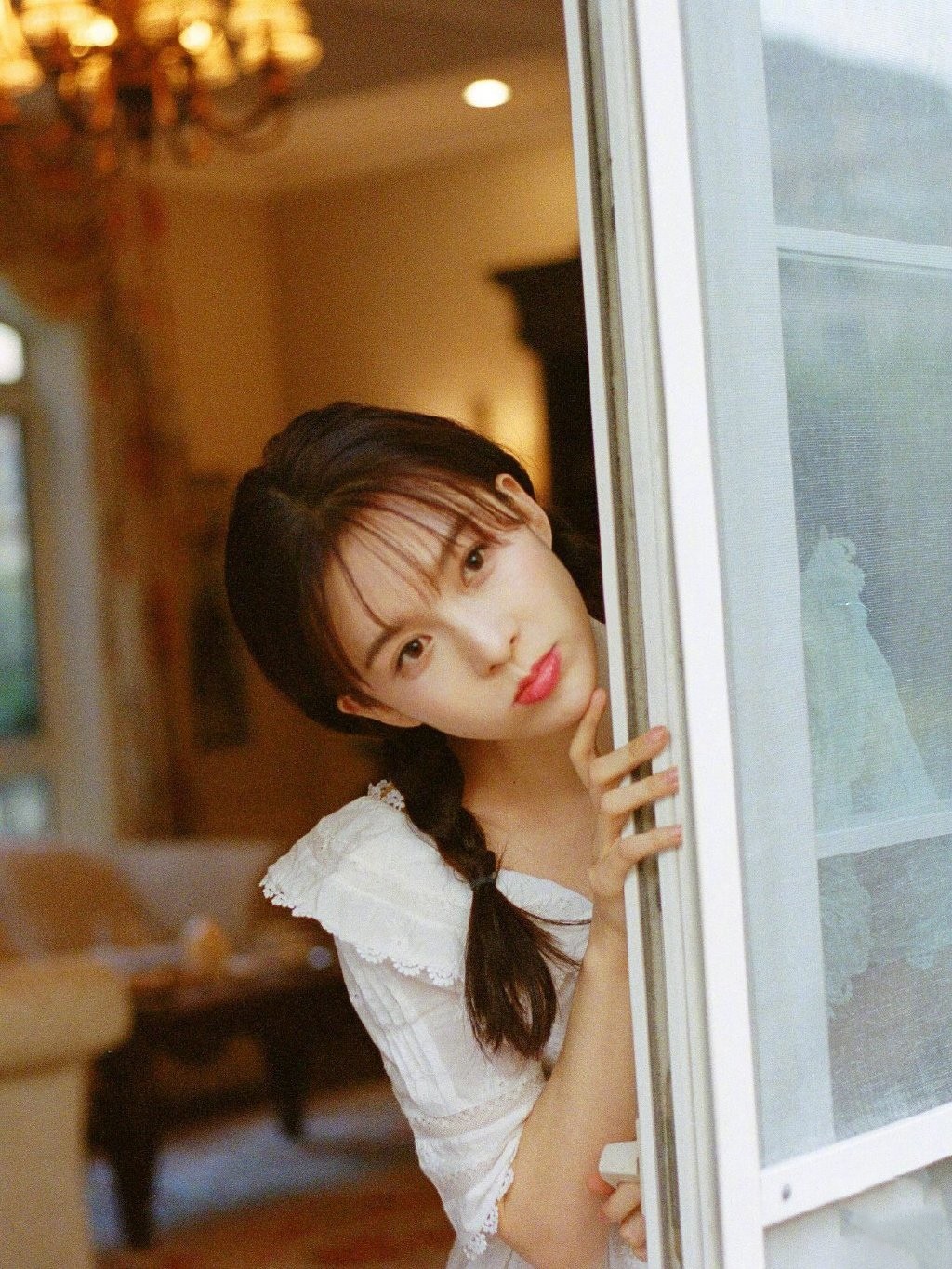 趙櫻子麻花辮甜美氣質寫真圖片
