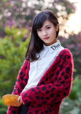 清純的美女森林里的清純唯美時尚寫真