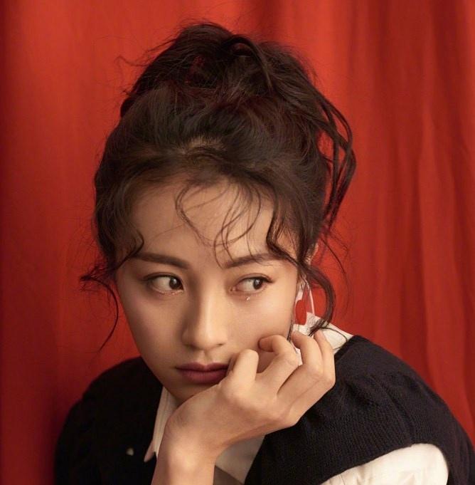辣媽包文婧媚眼如絲百變造型少女感十足寫真圖片