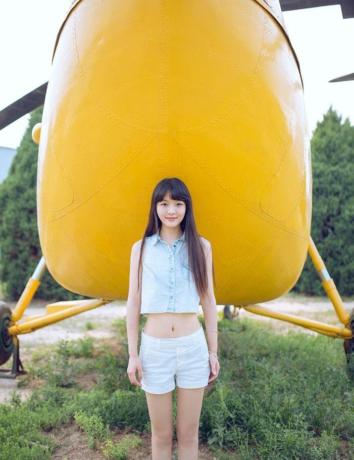 長發(fā)清純美女小秀蠻腰寫真