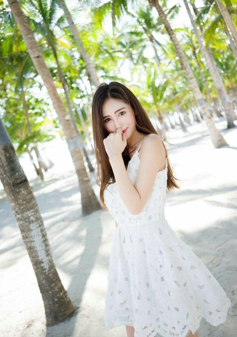 宅男女神SISY思海邊氣質白色短裙迷人時尚寫真