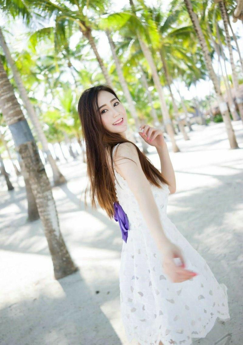 宅男女神SISY思海邊氣質白色短裙迷人時尚寫真