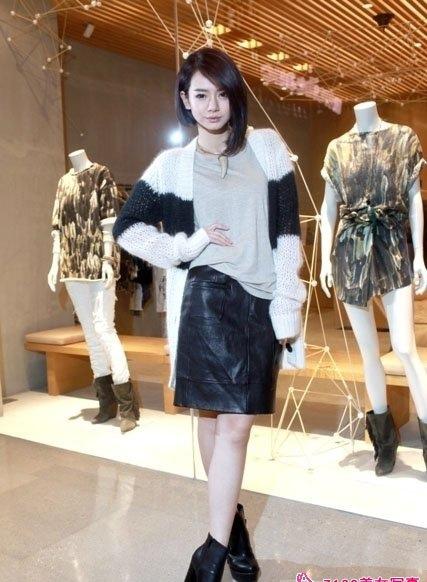 大氣迷人美女戚薇秀絕美身姿