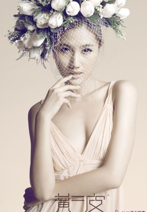 美女演員趙子惠性感時尚寫真裸露上身