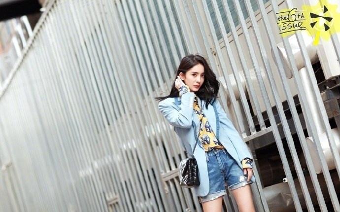 楊冪淺藍色西裝配牛仔短褲初秋時尚街拍圖片