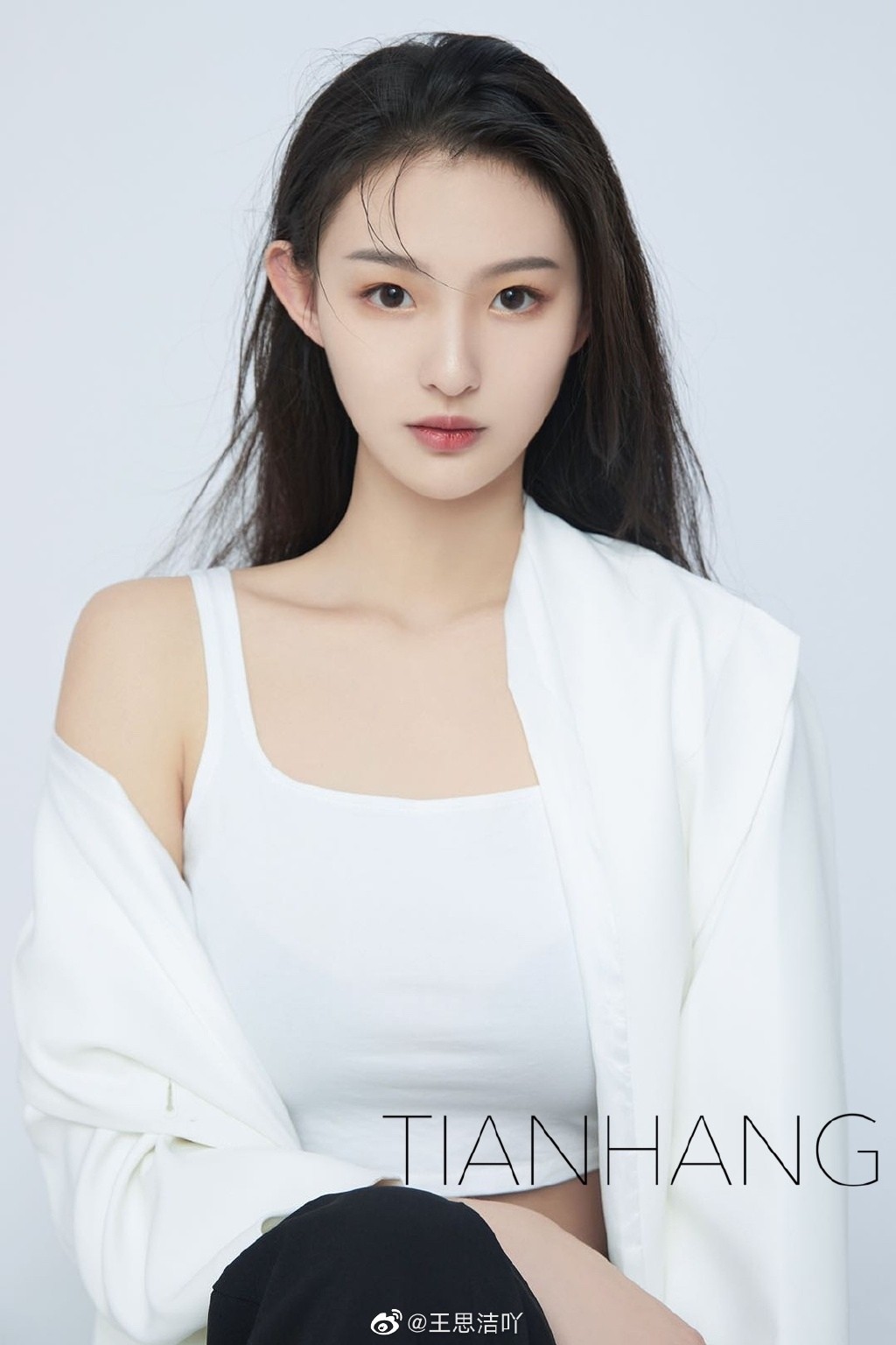 王思潔白衣清爽純美寫真圖片