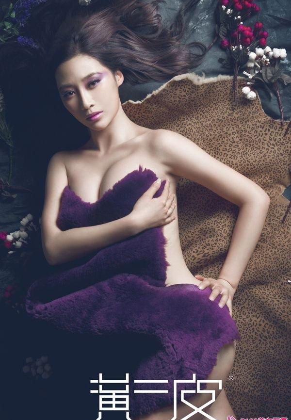 美女演員趙子惠性感時尚寫真裸露上身