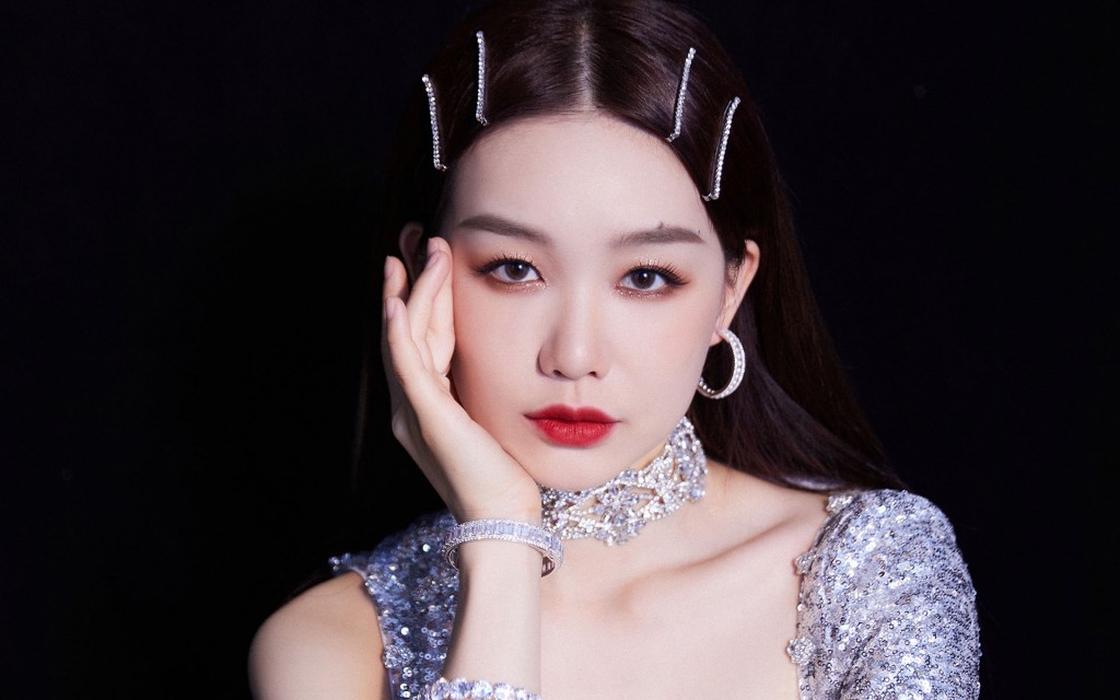 火箭少女101金屬風高清桌面壁紙