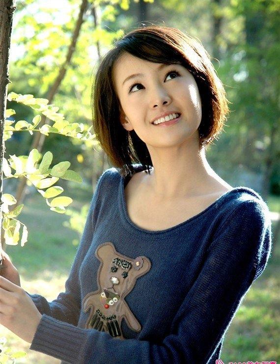當(dāng)紅玉女鄭爽時(shí)尚寫真