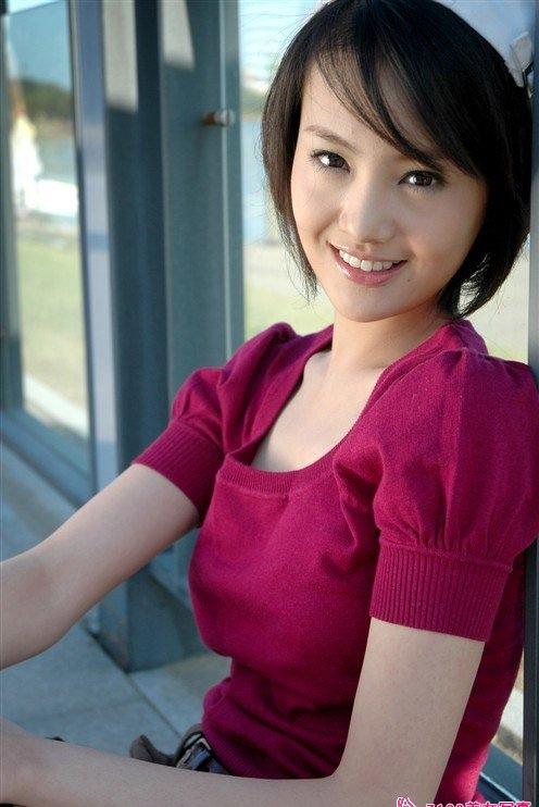 當(dāng)紅玉女鄭爽時(shí)尚寫真