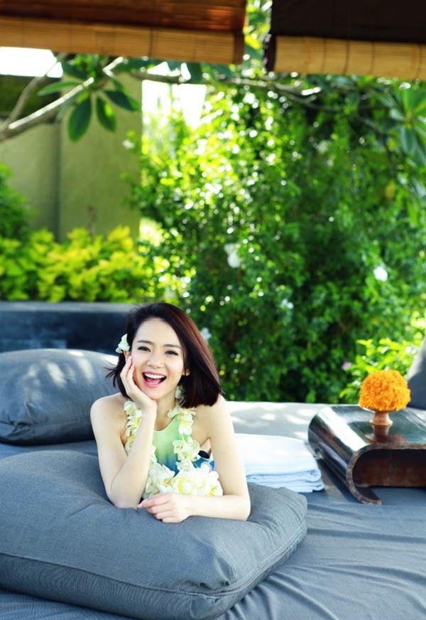 戚薇氣質(zhì)女明星嬌艷如花甜美夏日照