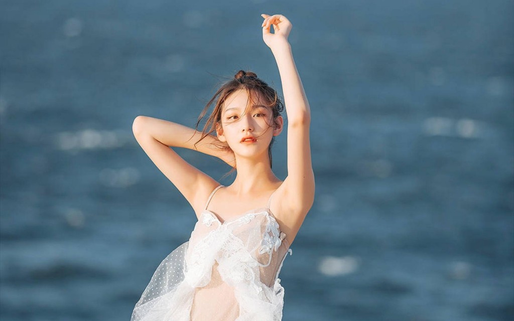 海邊薄紗吊帶美女清純嫵媚唯美寫真