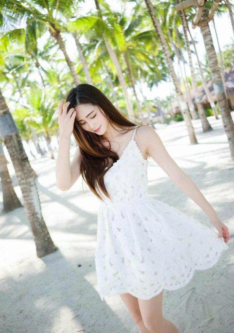 宅男女神SISY思海邊氣質白色短裙迷人時尚寫真