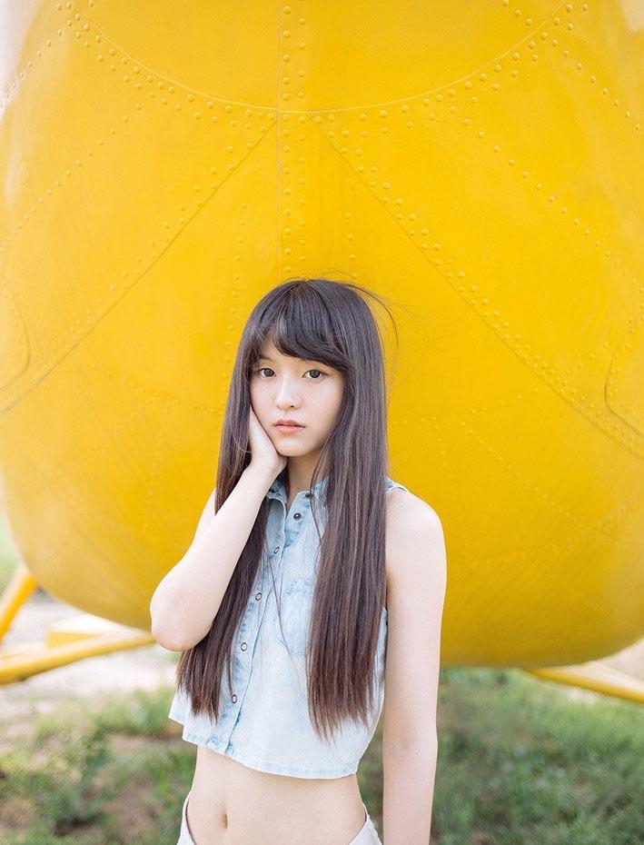 長發(fā)清純美女小秀蠻腰寫真