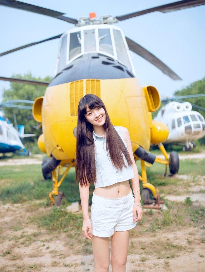 長發(fā)清純美女小秀蠻腰寫真