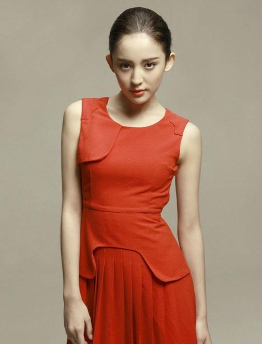古力娜扎純美淡雅來襲