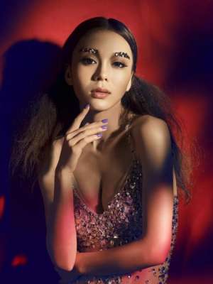 美女演員莫綺雯魅惑性感寫真圖片
