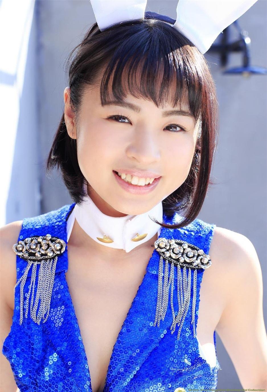 90后短發(fā)女神性感撩人女仆裝寫真