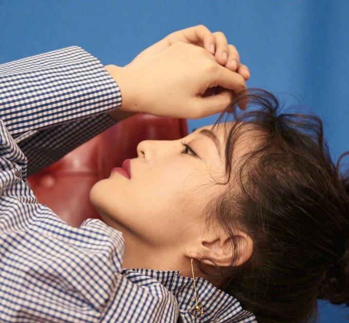 辣媽包文婧媚眼如絲百變造型少女感十足寫真圖片