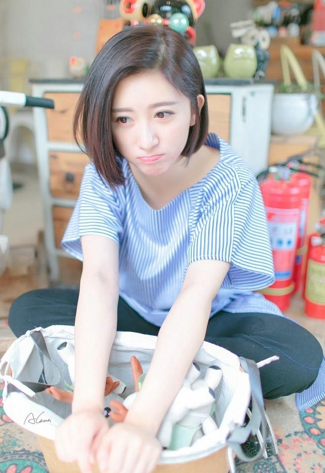 清純短發氣質美女時尚迷人俏皮可愛唯美寫真