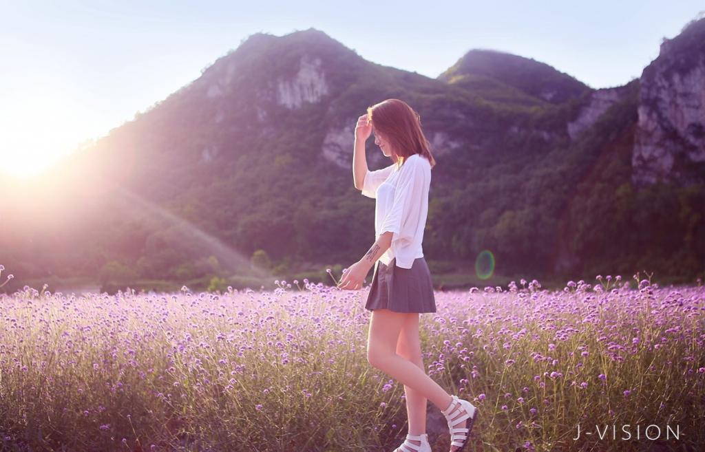清純女孩花海從中最嬌艷性感美圖