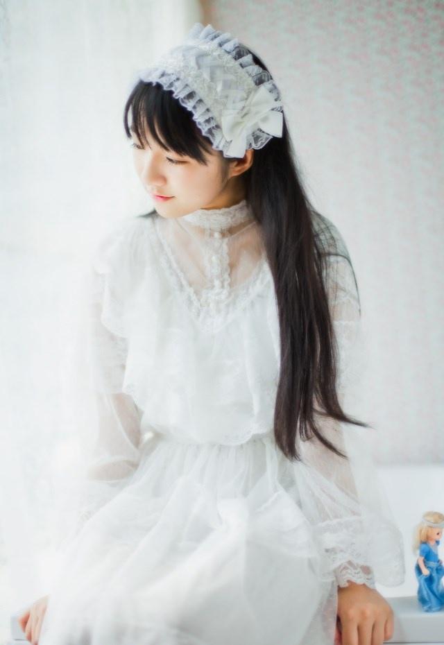 純凈美少女白色長裙迷人電眼清新氣質私房寫真圖片