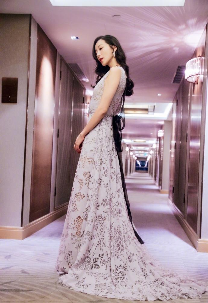 韓雪長裙曳地婀娜多姿美出新高度