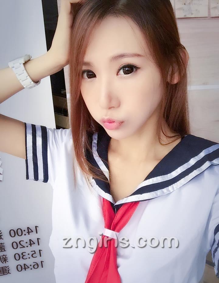 臺灣美女楊羽霏私房時尚美照酥胸誘人