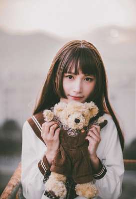 日系校服美眉和她的泰迪熊寫真