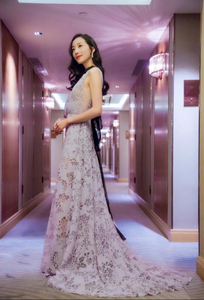 韓雪長裙曳地婀娜多姿美出新高度