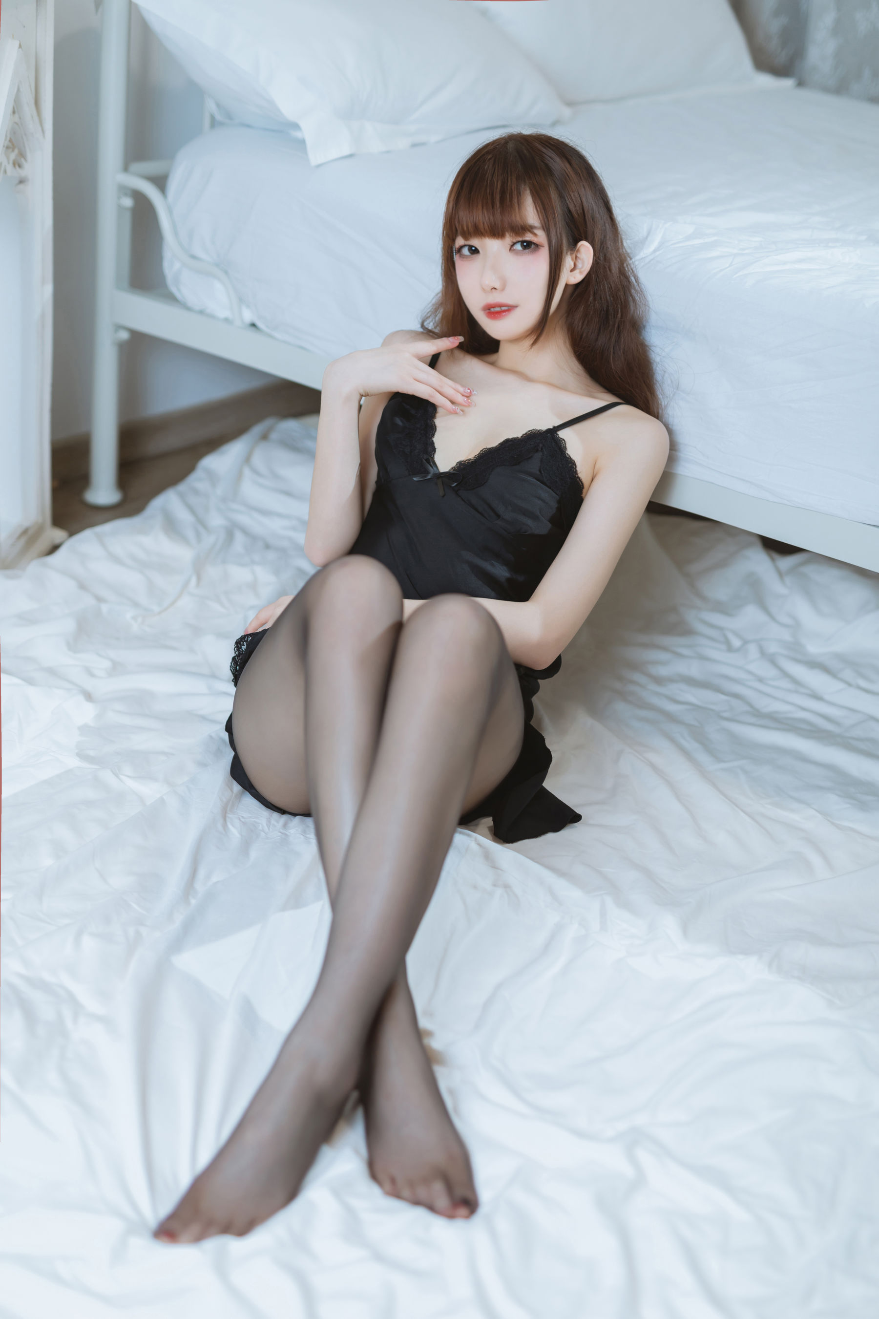 黑絲黑睡衣，極致誘惑