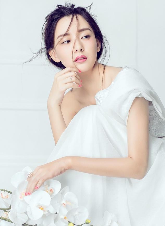 白衣仙女周奇奇清新寫真