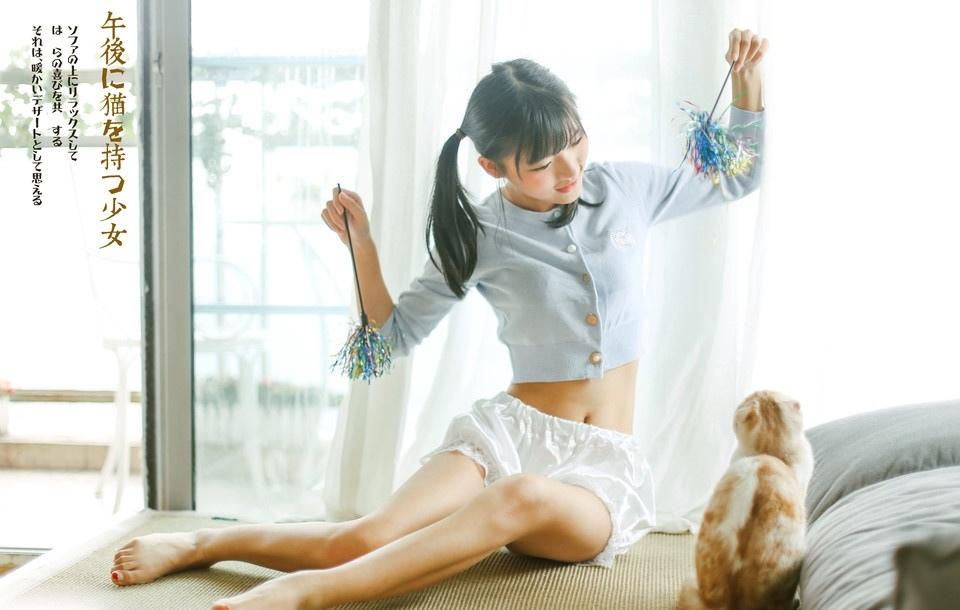 美少女與貓的午后快樂時間