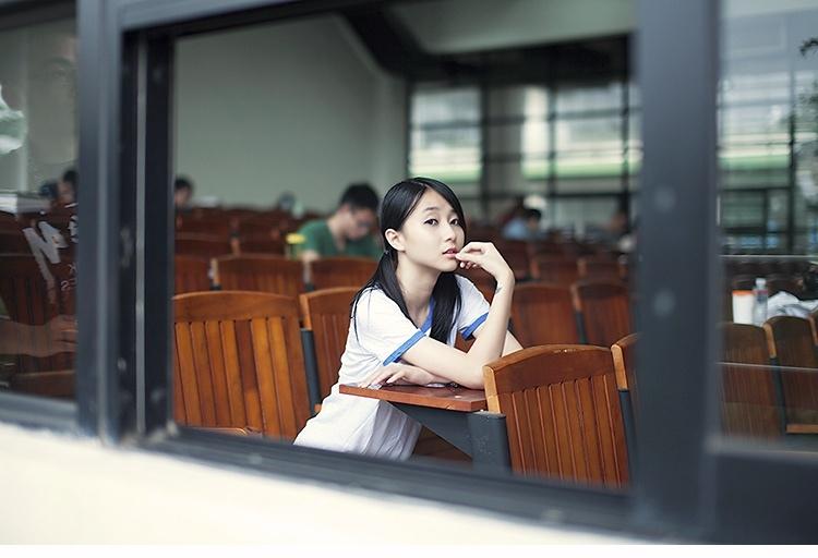 教室里的純真小妹寫真