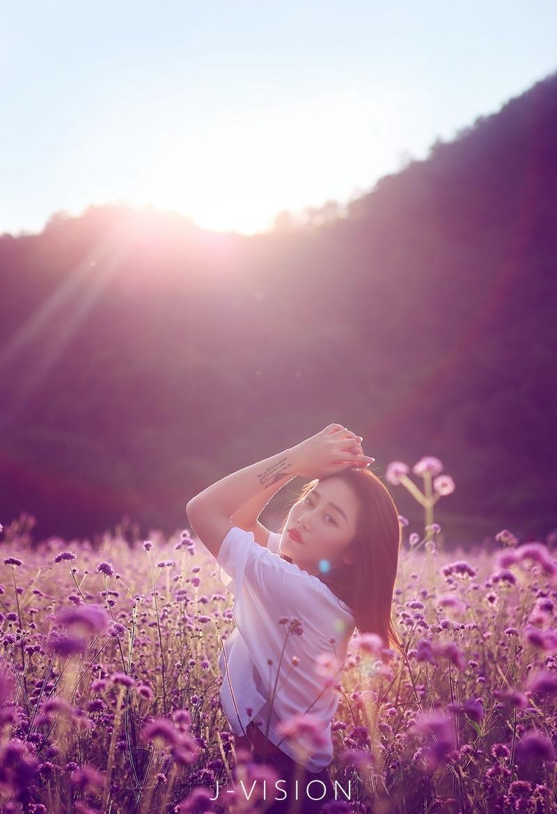 清純女孩花海從中最嬌艷性感美圖