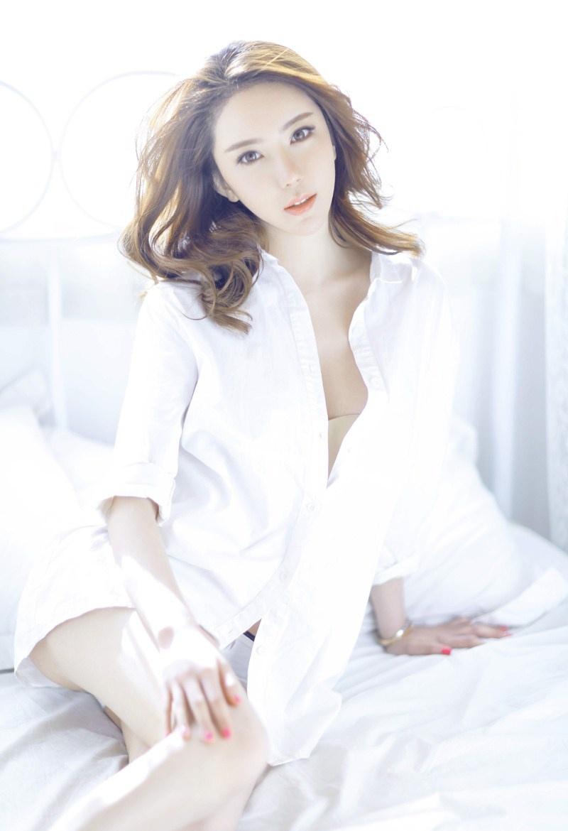 美女侯伊荻閃耀星空美麗動人寫真