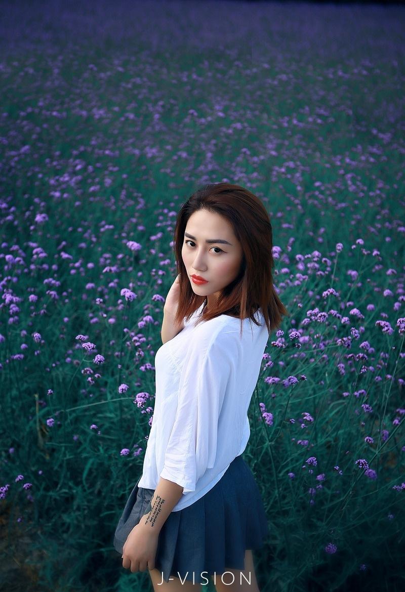 清純女孩花海從中最嬌艷性感美圖