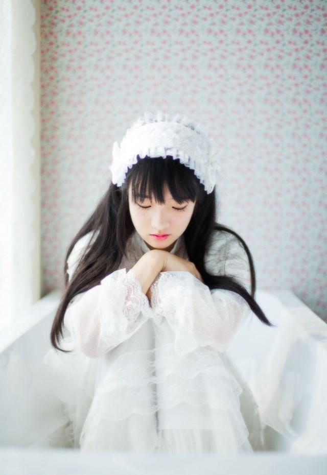 純凈美少女白色長裙迷人電眼清新氣質私房寫真圖片