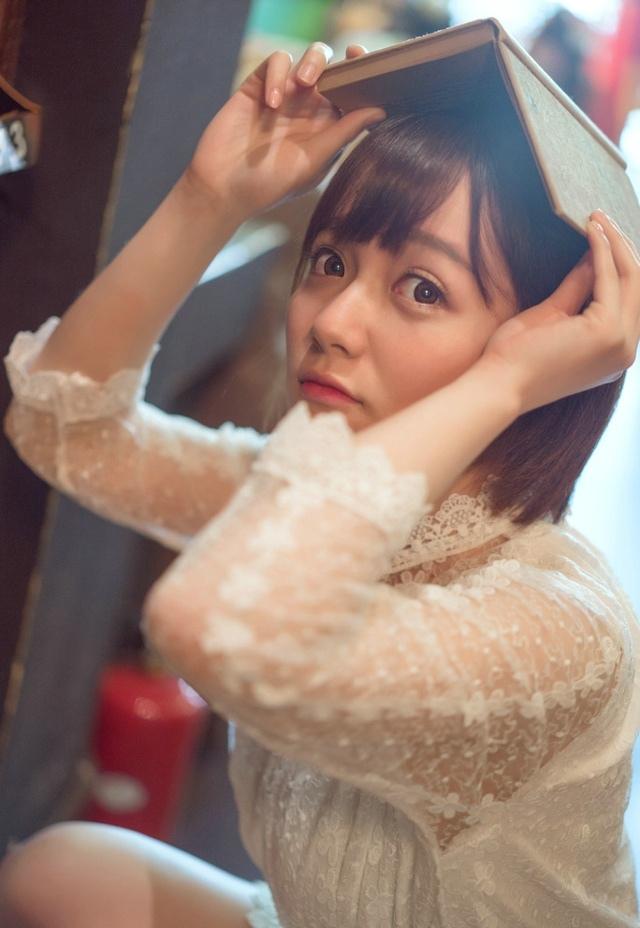 清純純美性感女孩眼神干凈