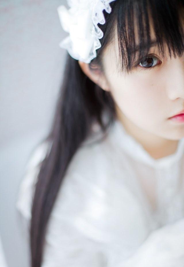 純凈美少女白色長裙迷人電眼清新氣質私房寫真圖片