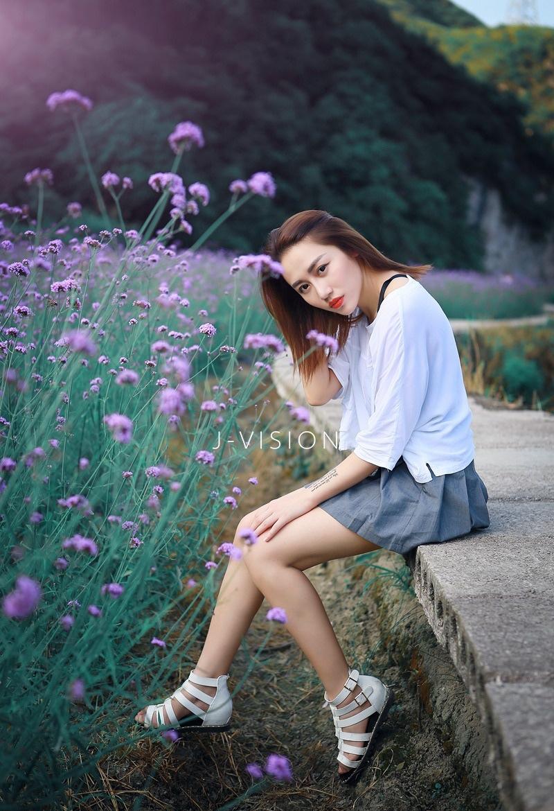 清純女孩花海從中最嬌艷性感美圖