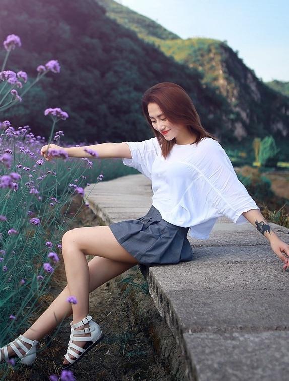 清純女孩花海從中最嬌艷性感美圖