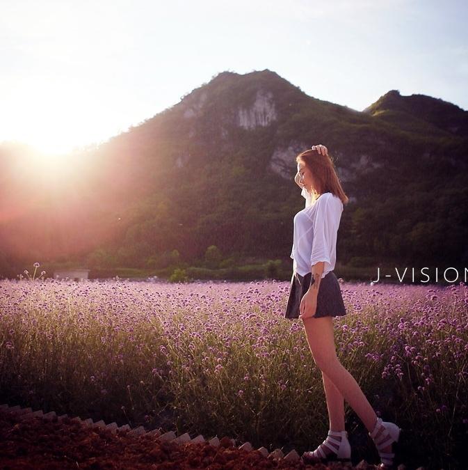 清純女孩花海從中最嬌艷性感美圖
