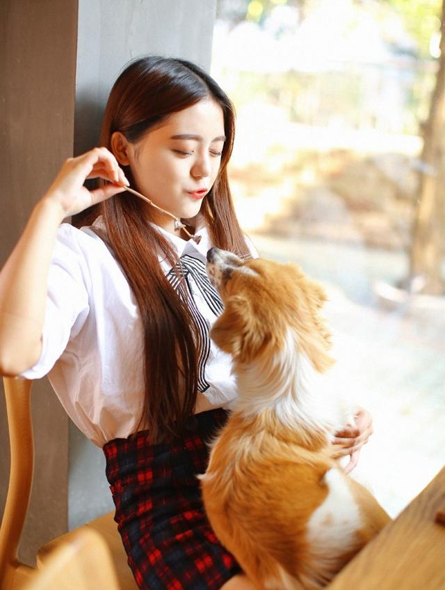 看起來既溫暖可人又如薄荷一樣涼爽的性感美少女