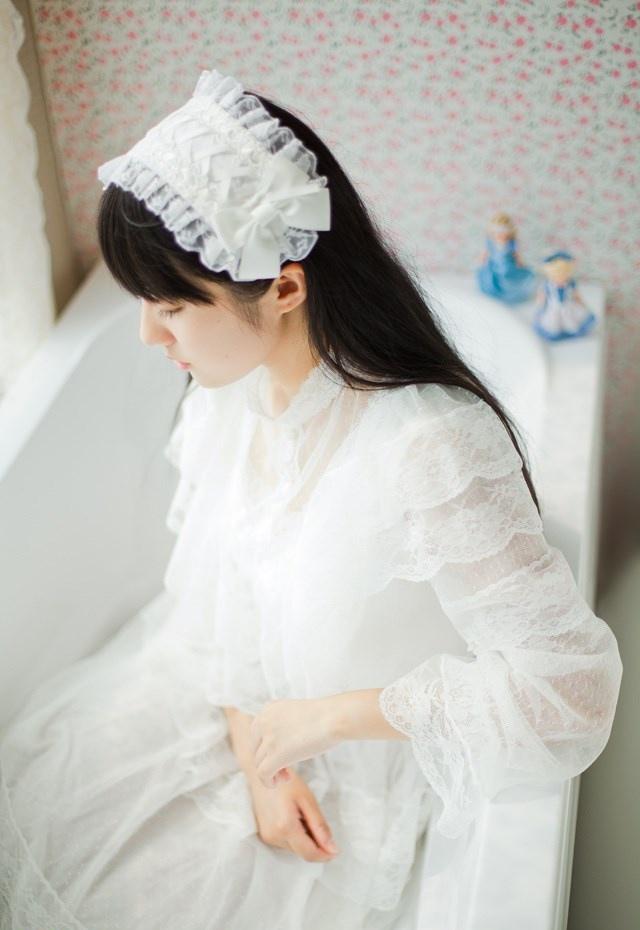 純凈美少女白色長裙迷人電眼清新氣質私房寫真圖片