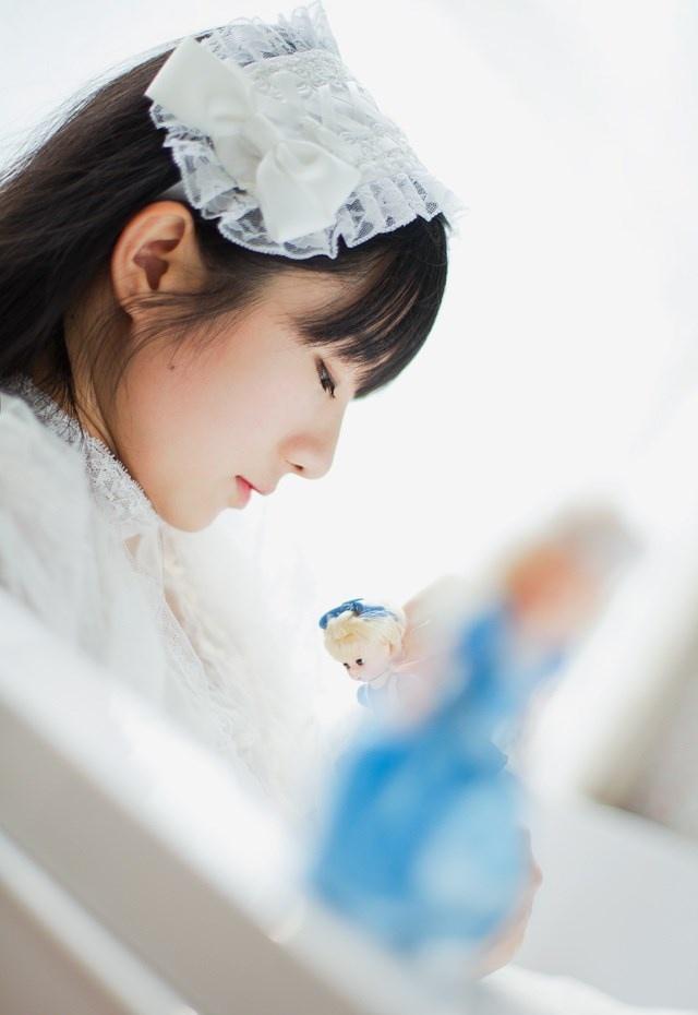 純凈美少女白色長裙迷人電眼清新氣質私房寫真圖片