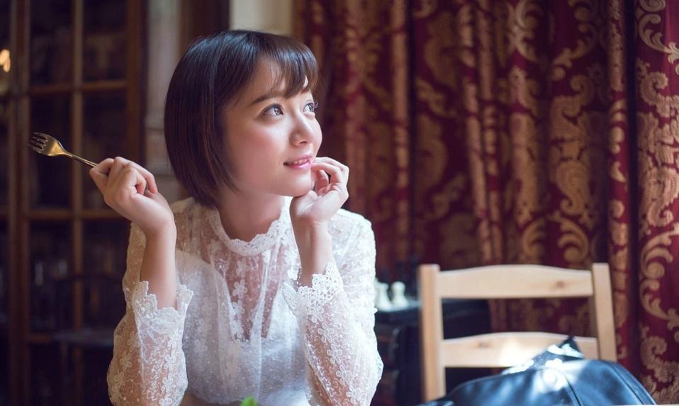 清純純美性感女孩眼神干凈
