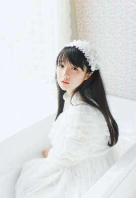 純凈美少女白色長裙迷人電眼清新氣質私房寫真圖片