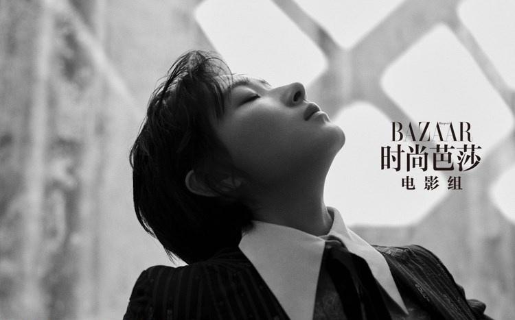 實力女演員萬茜明艷紅唇干練西裝率性短發多面風格圖片
